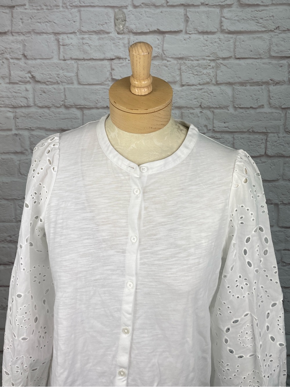 Boden White Cotton Button Down Eyelet Blouse Size 8 - Picture 4 of 5